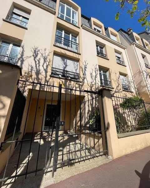 Montreuil Studio limite Vincennes